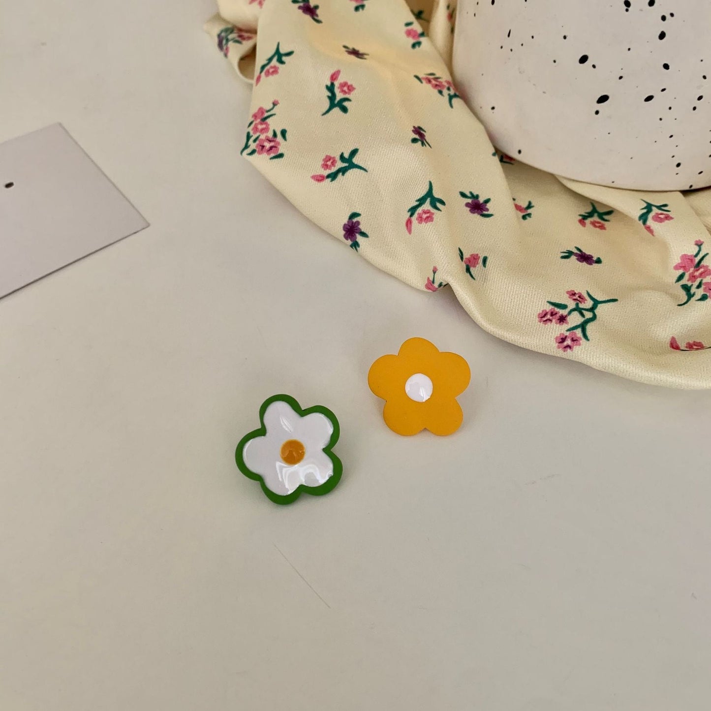 Needle Mori Style Contrast Color Flower Earrings