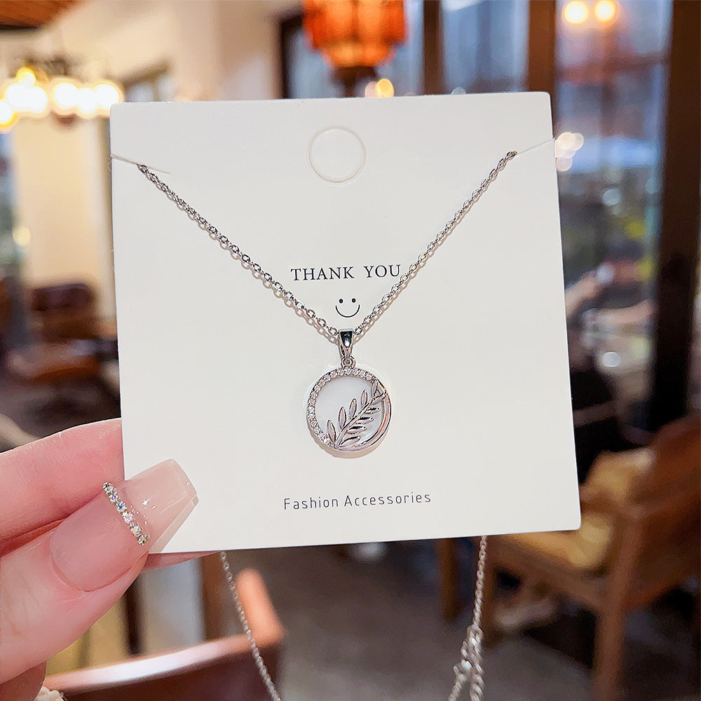 Women's Leaves Round Versatile Style Simple Pendant Necklaces