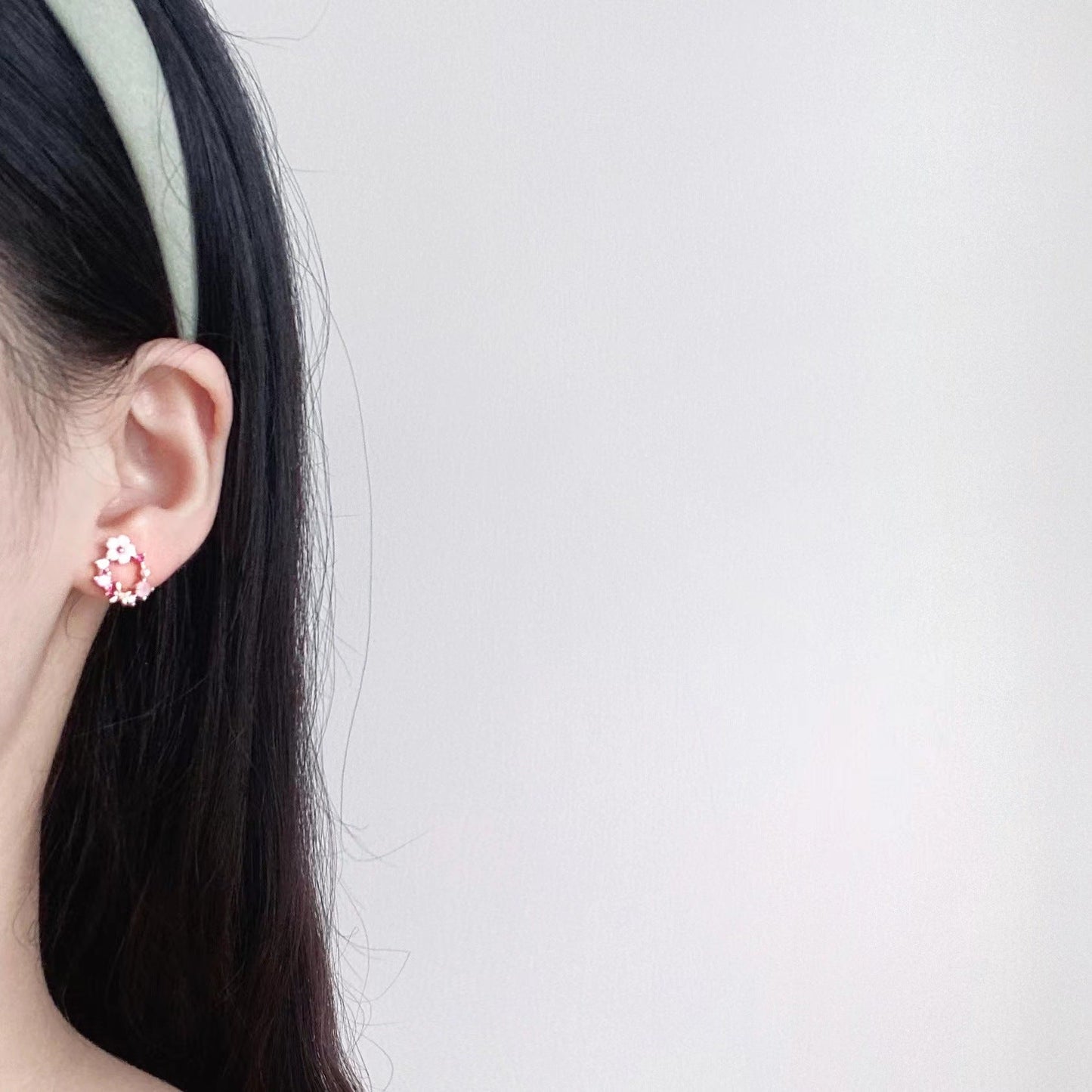 Fresh Pink Zirconium White Flower Mosquito Earrings