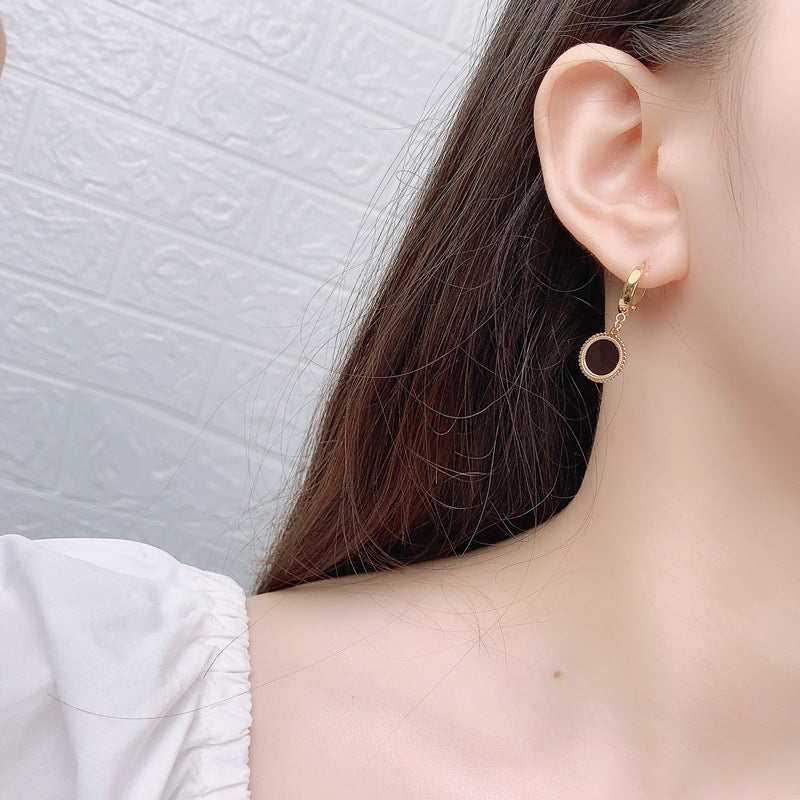 Personalized Round Black And White Shell Earrings