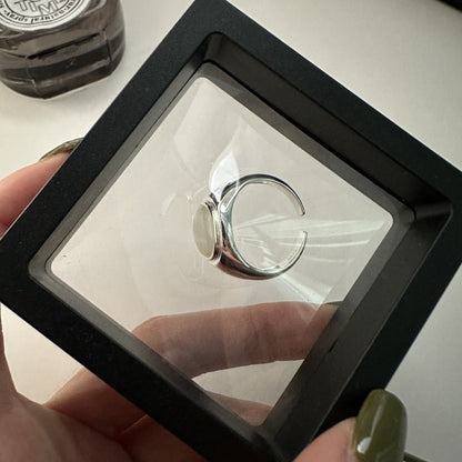 White Mother Shell Design Simple Textured Fashion Moonlight Rings