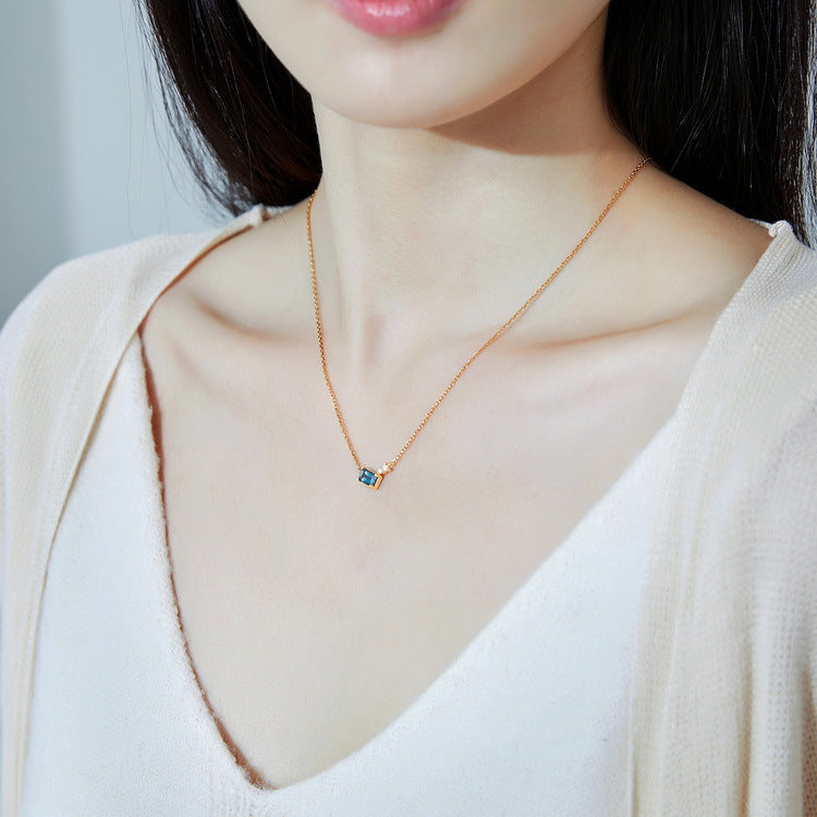 Women's Simple Style Minimalist Fashion Sier Inlaid Necklaces