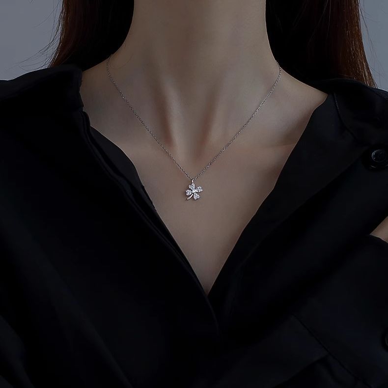 Women's Four-leaf Clover For Special Interest Light Necklaces