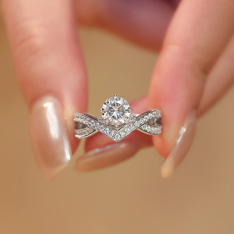 Women's High-grade V-shaped Line Simulation Moissanite Diamond Karat Rings