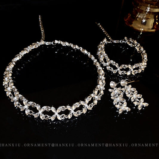 Rhinestone Pearl Flower Suit Fashion Temperament Necklaces