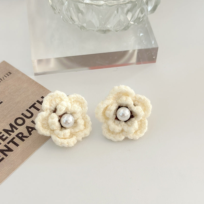 Women's Niche Plush Flower Pearl Gentle Temperament Earrings