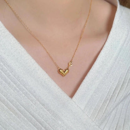 Wholeheartedly Female Geometric Three-dimensional Heart Clavicle Necklaces