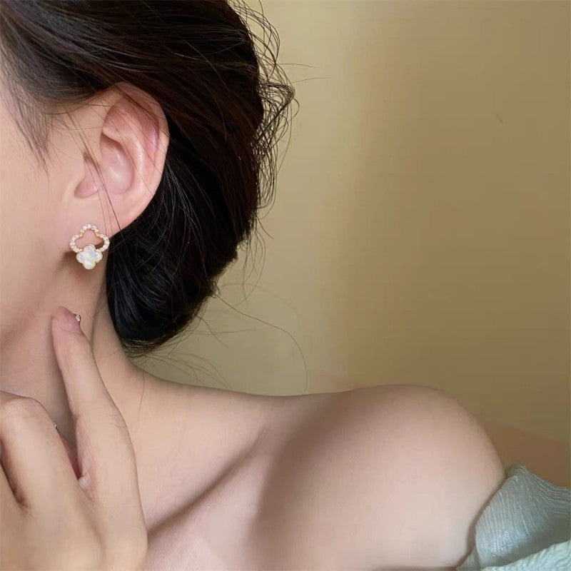 Four-leaf Flower Exquisite Niche Hollow Micro Rings