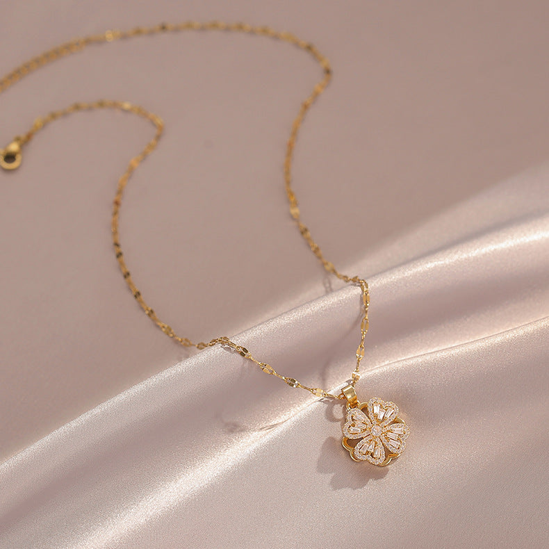 Women's Gold Electroplated Rotating Love Heart Flowers High-grade Necklaces