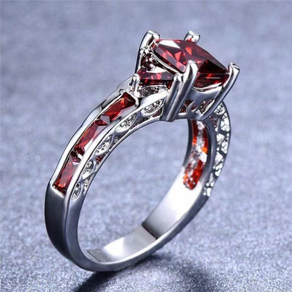 Women's Retro Fashion Inlaid Black Zircon For Rings
