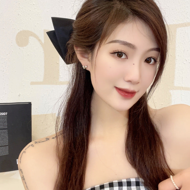 Love Shape Graceful And Petite Female Cold Earrings